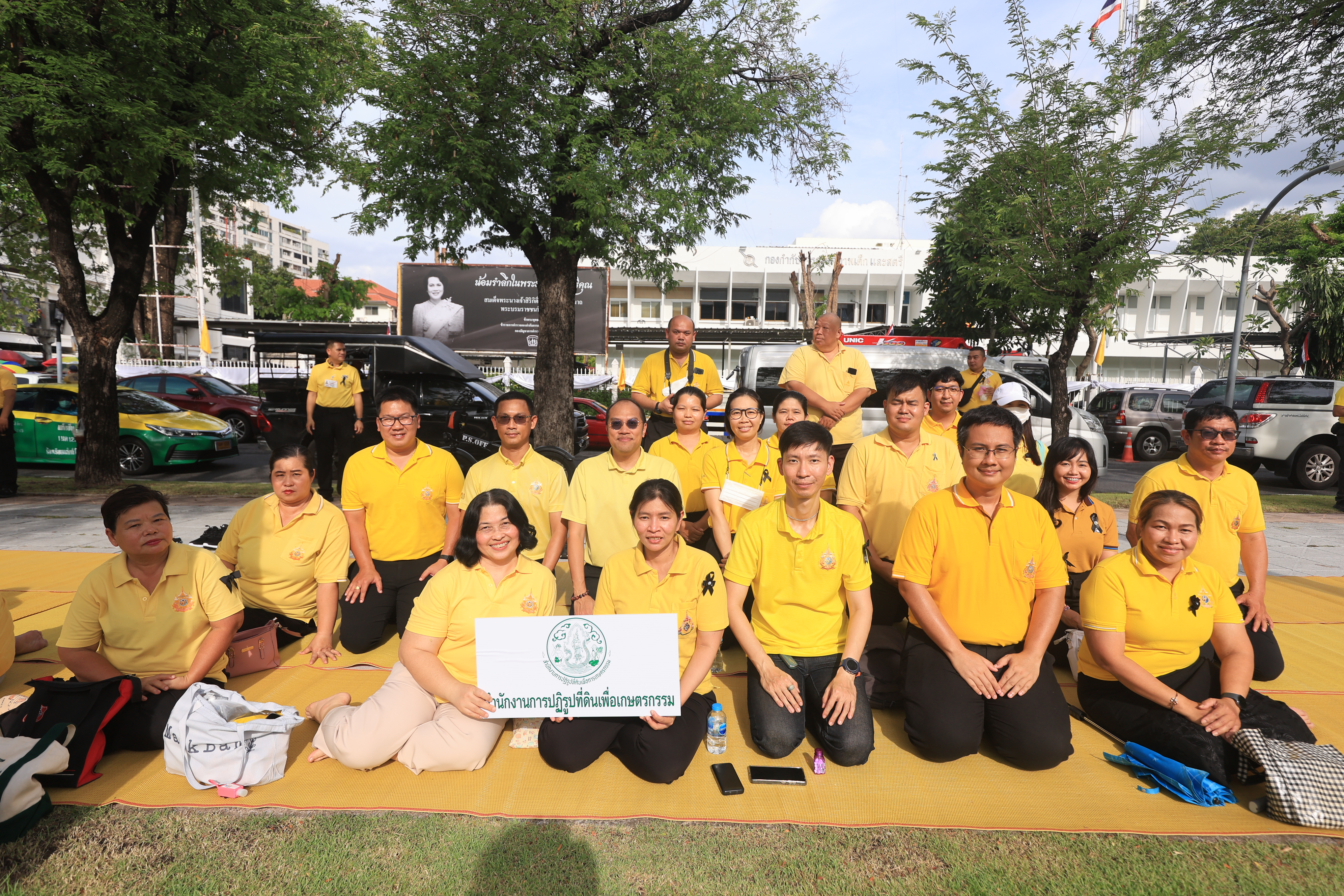 title - ส.ป.ก. ร่วมเฝ้ารับเสด็จฯ พระบาทสมเด็จพระเจ้าอยู่หัว และ สมเด็จพระนางเจ้า ฯ พระบรมราชินี เนื่องในโอกาสเสด็จพระราชดำเนินไปในการ พระราชพิธีเฉลิมพระชนมพรรษา 28 กรกฎาคม 2569